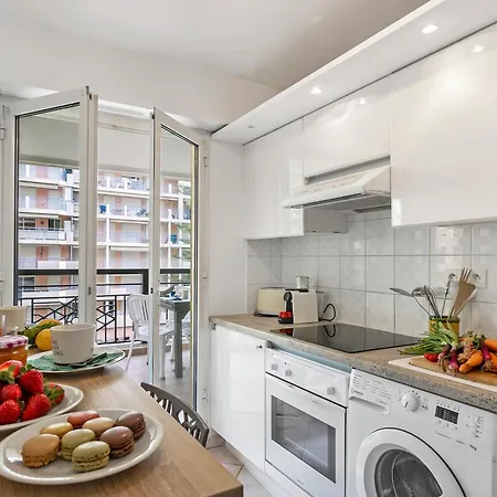 Daturas Bright Apt With Balcony - Happy Rentals *