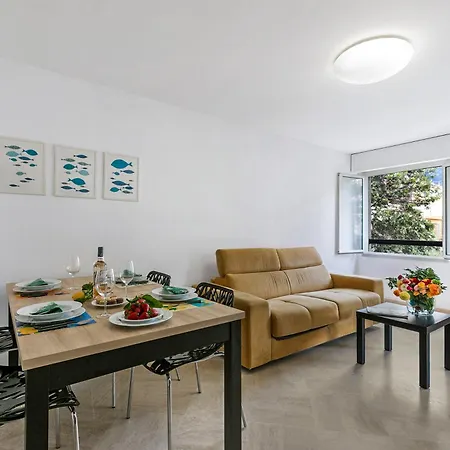 Daturas Bright Apt With Balcony - Happy Rentals *