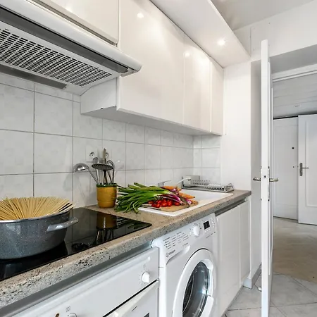 Daturas Bright Apt With Balcony - Happy Rentals