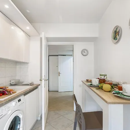 Daturas Bright Apt With Balcony - Happy Rentals